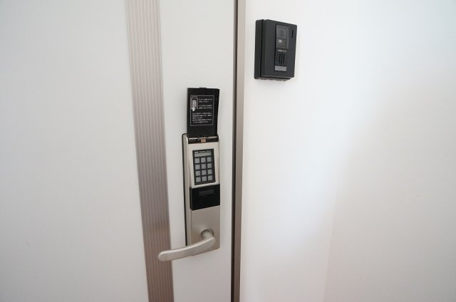 CASA南浜のセキュリティ|玄関ドアは電子キー