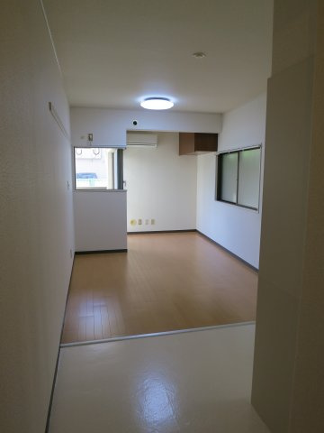  | サンパレス西新宿 | 室内は清潔感のある色合いです♪