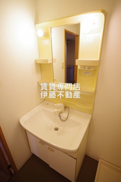 サンプロスミタニの独立洗面台