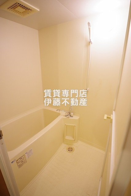 サンプロスミタニの浴室
