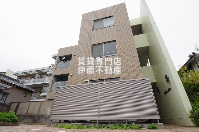 サンプロスミタニの外観