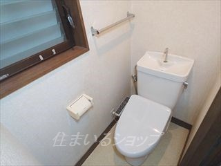 ハイライフ高陽　借家Ｃのトイレ|シャワートイレ・窓あり