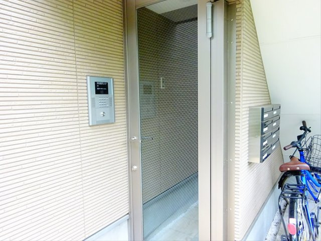 カシミール学芸大前のエントランス