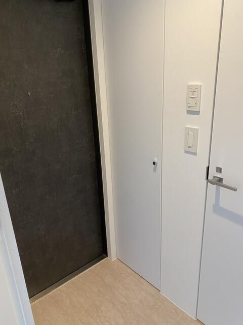 LEGALAND祐天寺の玄関