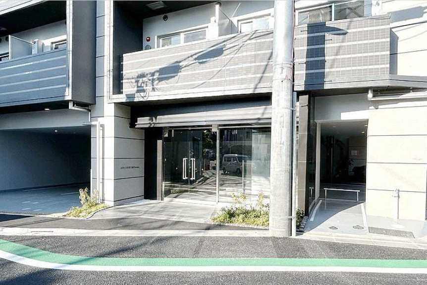 アジールコート三宿テラス　礼金0　ペット相談　楽器相談　新築のエントランス