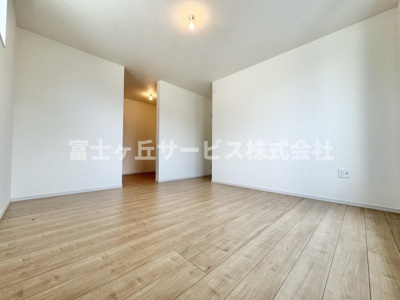 【寝室】 | 静岡市駿河区曲金5丁目 2期 新築一戸建て | 落ち着いて過ごせる寝室です