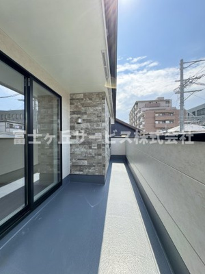 【バルコニー】 | 静岡市駿河区曲金5丁目 2期 新築一戸建て | 陽当たり良好なバルコニーです