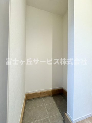 【収納】 | 静岡市駿河区曲金5丁目 2期 新築一戸建て | 玄関にある土間収納スペースです