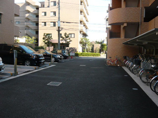 ★敷地内駐車場★（空き状況・使用料等詳細はご確認下さい）