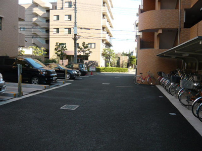 ★敷地内駐車場★（空き状況・使用料等詳細はご確認下さい）