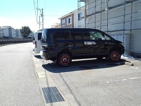 メゾンアルファＤの駐車場|車をお持ちの方に嬉しい駐車場付きの物件です