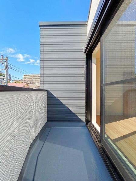 横浜市神奈川区三ツ沢上町の新築一戸建のバルコニー|陽当り良好のバルコニー！
風通しもよく気持ちいいです
