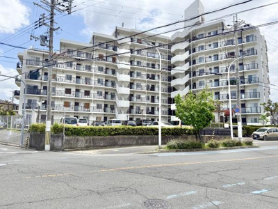 【外観】 | 泉北深井グリーンハイツ | 南海泉北線「深井」駅が徒歩9分。
通勤にも外出にもアクセス良好。家族でおでかけすることも増えそうですね♪