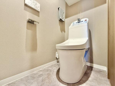 【トイレ】 | エクセル鳳 | 清潔感のある広々トイレです♪
節水型でエコなトイレには、今では当たり前のウォシュレット付き。便座を温める機能付き！