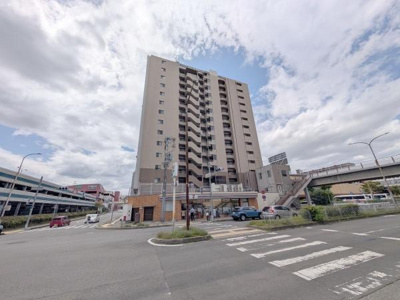 【外観】 | ラフィーナ堺・光明池 | 南海泉北線「光明池」駅が徒歩2分。
通勤にも外出にもアクセス良好。家族でおでかけすることも増えそうですね♪