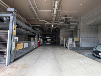 【駐車場】 | ラフィーナ堺・光明池 | お車の出し入れも楽々ですね♪現地駐車場部分になります！駐車場空有です！
