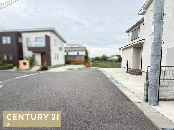 紀の川市西大井　中古戸建の前面道路含む現地写真