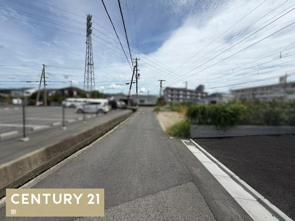 和歌山市有本第3-2号棟　新築戸建の前面道路含む現地写真