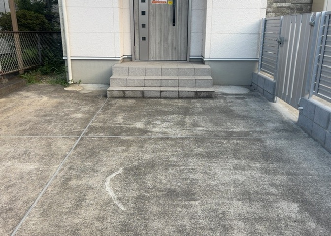 【庭】 | 庭があることでガーデニングや家庭菜園はもちろん、こどもの遊び場やペットを放して遊ぶことができます。また、家の周囲に余裕があるということです。隣地との間があれば、十分な日当たりと、風通しが確保できます。