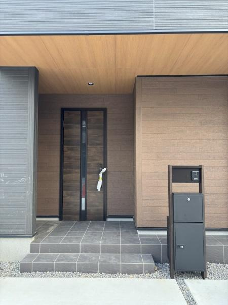 豊田市前山町　全2棟・1号棟の玄関|訪れる人を心地よく迎え入れます。