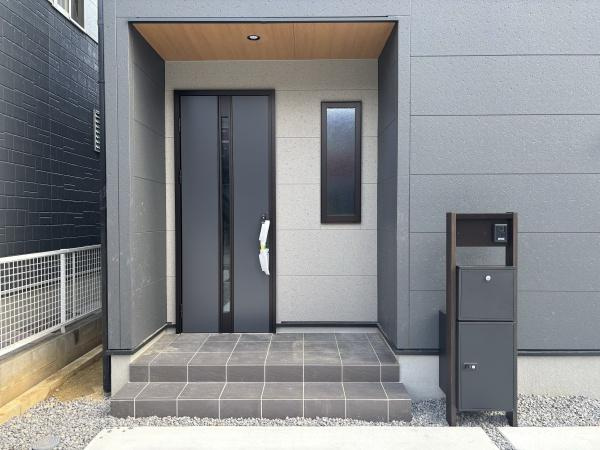 豊田市前山町　全2棟・2号棟の玄関|訪れる人を心地よく迎え入れます。