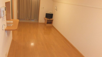 【居間・リビング】 | レオパレス奈成 | フローリングタイプのお部屋になります。