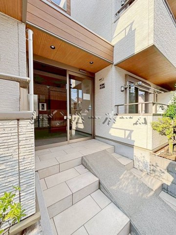担当エリアのルームアドバイザーが直接対応いたしますのエントランス|清潔なエントランスです