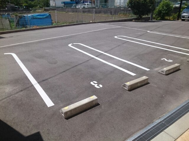 シャインコートの駐車場