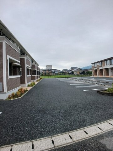 ブルゴーニュＢの駐車場