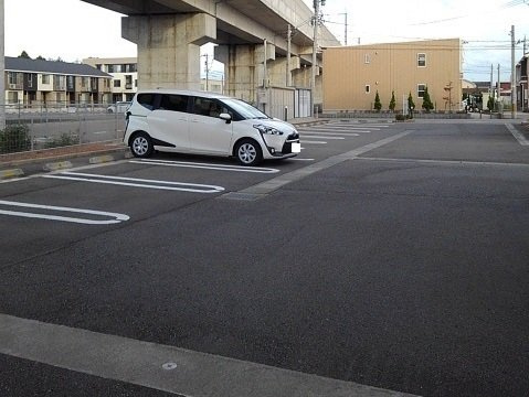 サニースクエアＢの駐車場