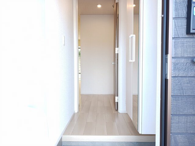 エクラ２３の玄関