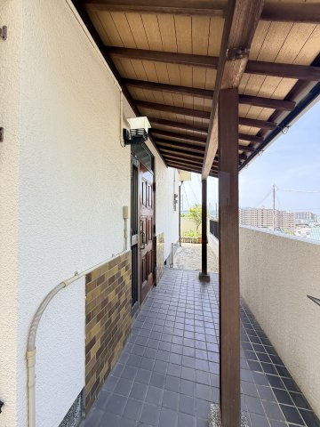 舞子坂1丁目戸建のエントランス