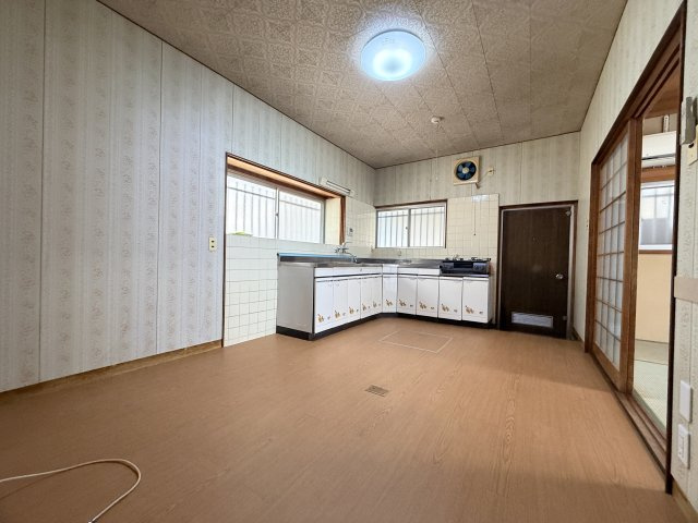 舞子坂1丁目戸建の居間・リビング