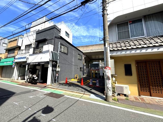 練馬区富士見台2丁目の前面道路含む現地写真|前面道路は6mと広々。