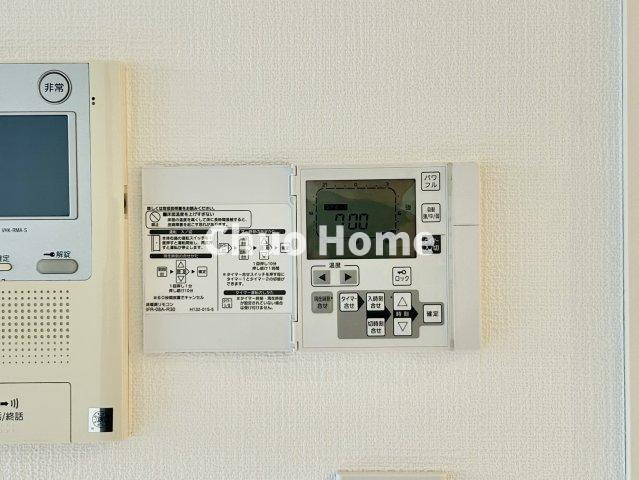 ガーデンレジデンスお花茶屋の冷暖房・空調設備|【床暖房】冬は足元から暖めてくれる床暖房はエアコンとは違って埃が舞いませんので健康にも良さそうですね。