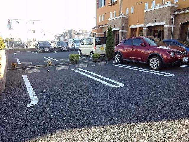ラフィネの駐車場