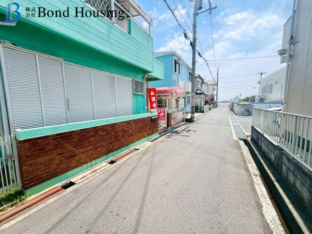 JR土山駅徒歩19分　外壁塗装歴有　魚住町清水　中古戸建の前面道路含む現地写真