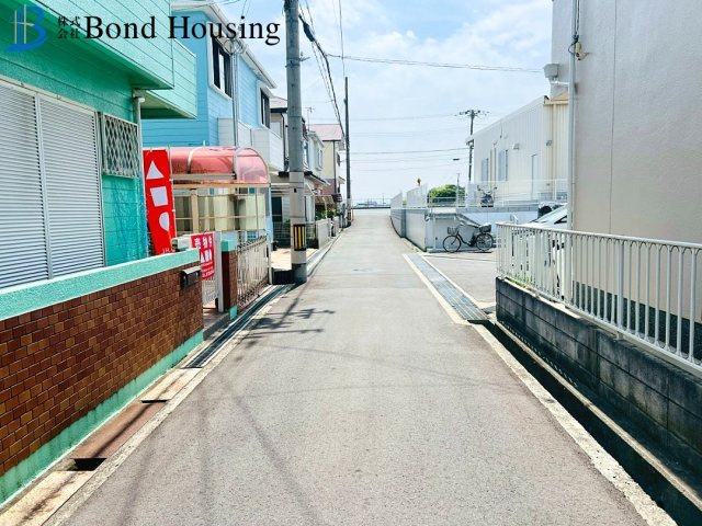 JR土山駅徒歩19分　外壁塗装歴有　魚住町清水　中古戸建の前面道路含む現地写真