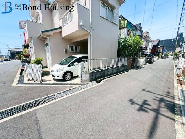 JR土山駅徒歩19分　外壁塗装歴有　魚住町清水　中古戸建の前面道路含む現地写真