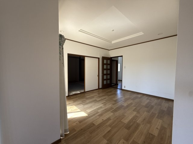 佐良和戸建の居間・リビング