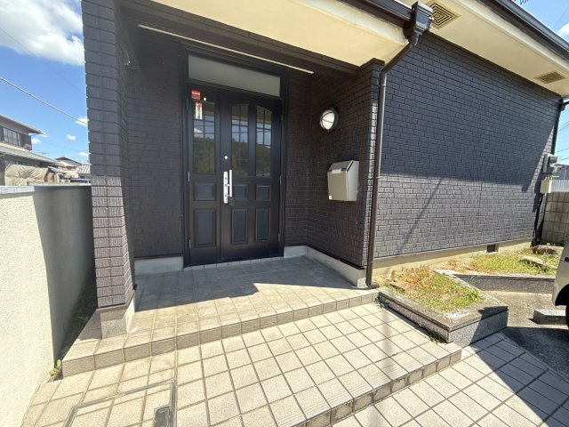 佐良和戸建のエントランス