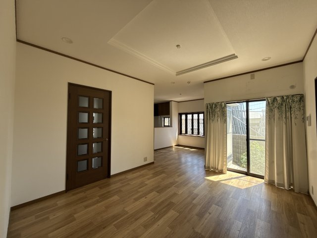 佐良和戸建の居間・リビング