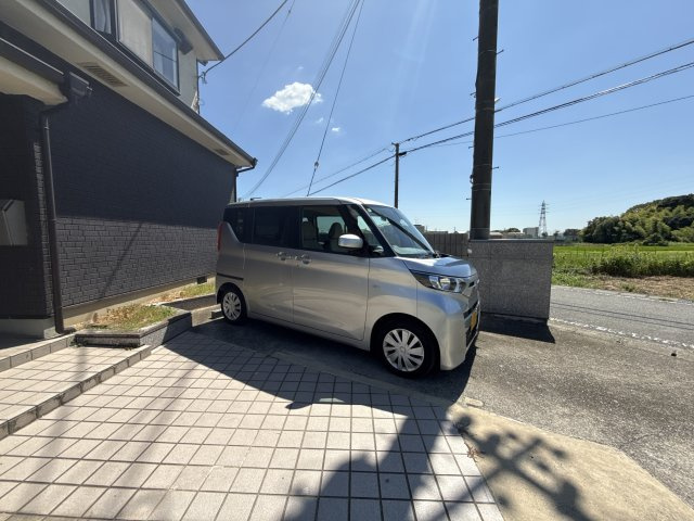 佐良和戸建の駐車場