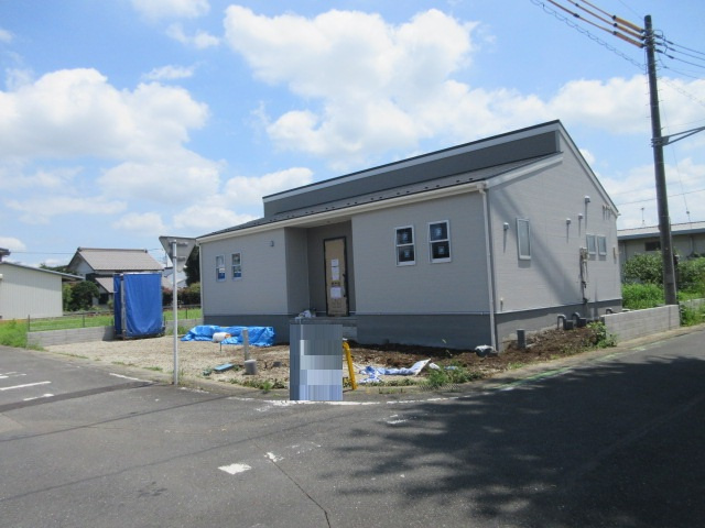 新築戸建　鳩山町今宿552-1（大型平屋住宅　全1棟）の前面道路含む現地写真