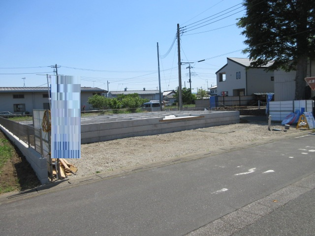 新築戸建　鳩山町今宿552-1（大型平屋住宅　全1棟）の前面道路含む現地写真