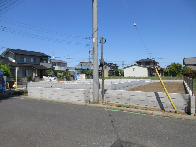 新築戸建　鳩山町今宿552-1（大型平屋住宅　全1棟）の前面道路含む現地写真