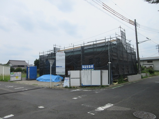新築戸建　鳩山町今宿552-1（大型平屋住宅　全1棟）の前面道路含む現地写真