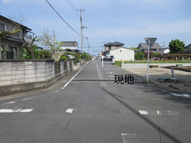 新築戸建　鳩山町今宿552-1（大型平屋住宅　全1棟）の前面道路含む現地写真