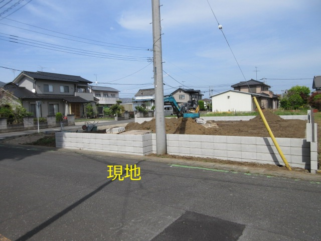 新築戸建　鳩山町今宿552-1（大型平屋住宅　全1棟）の前面道路含む現地写真