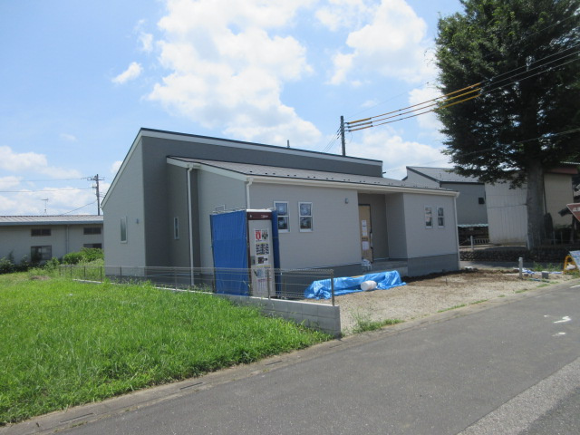 新築戸建　鳩山町今宿552-1（大型平屋住宅　全1棟）の前面道路含む現地写真